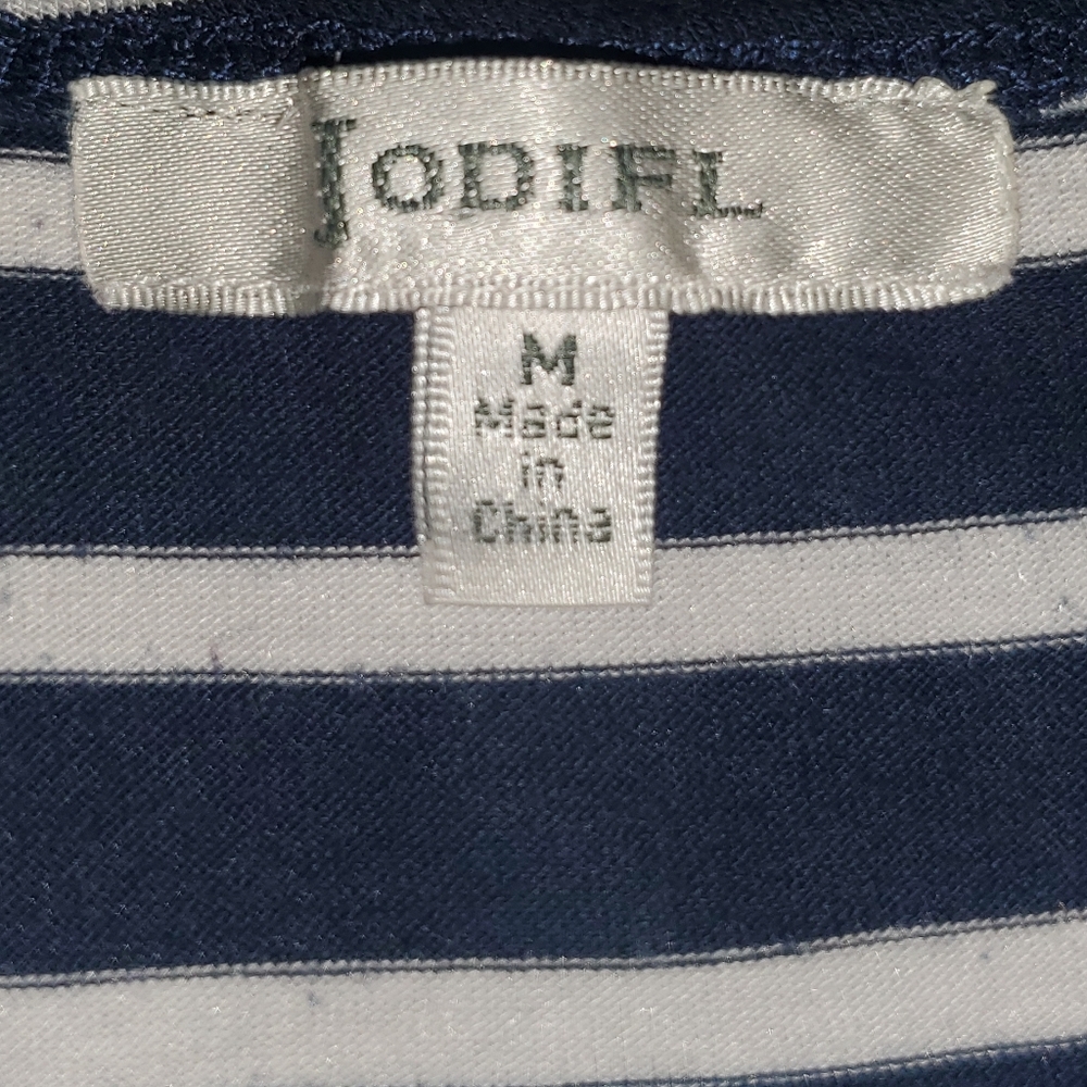 EUC 🤍 Navy & White Top - Picture 3 of 4